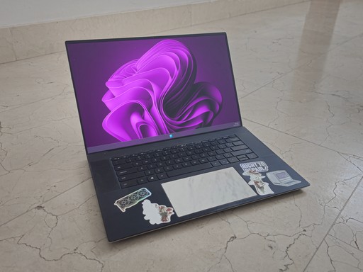 我目前使用的笔记本电脑 Dell XPS 17 9710 的照片。