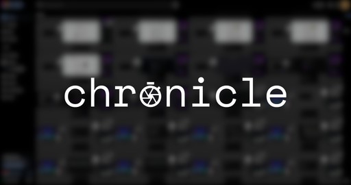 Chronicle 的 Logo 叠在模糊的 Immich 时间线截图上